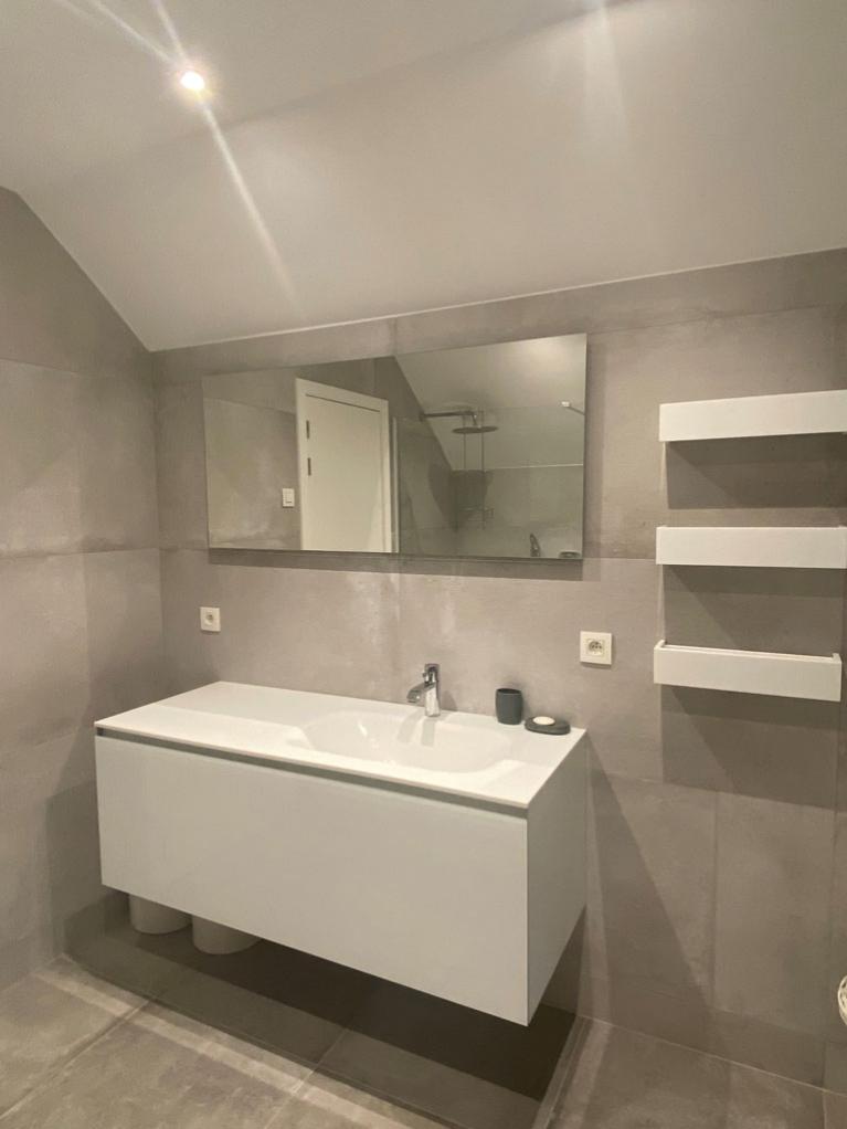 salle de bain sous comble, carrelage sol et mur 